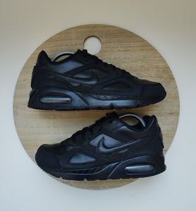 Nike Air Max Ivo Black T.39