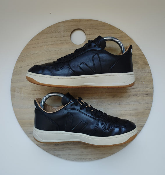 Veja V-10 Bastille Black/Natural T.36