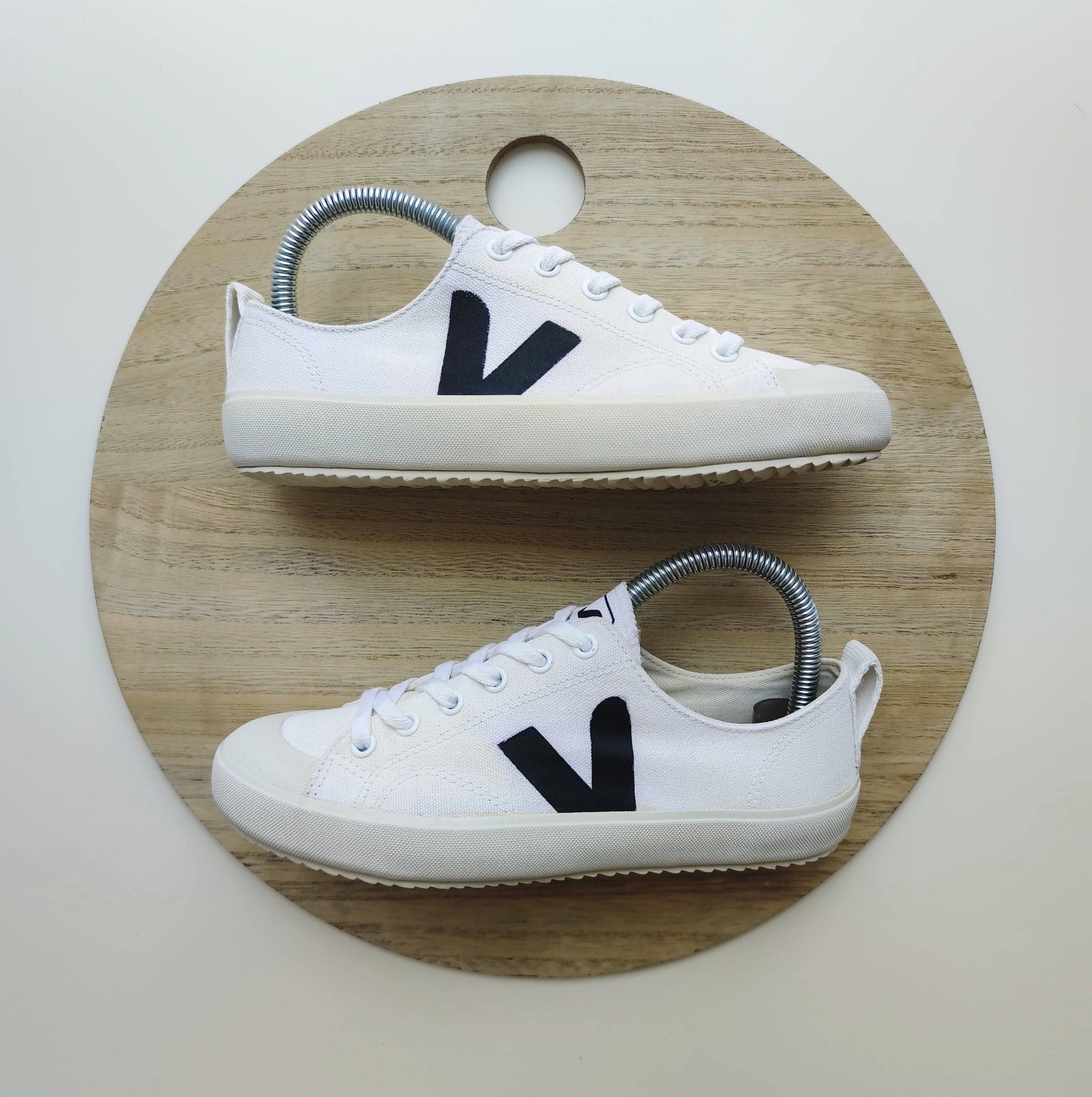 Veja Wata White/Black T.37