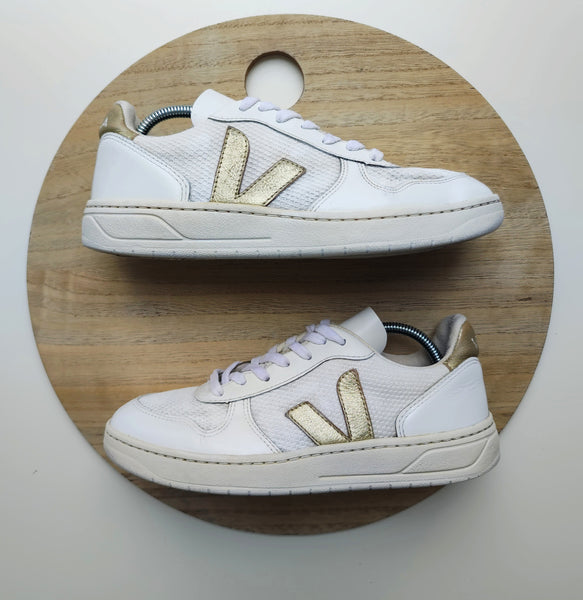 Veja V-10 White/Gold T.38