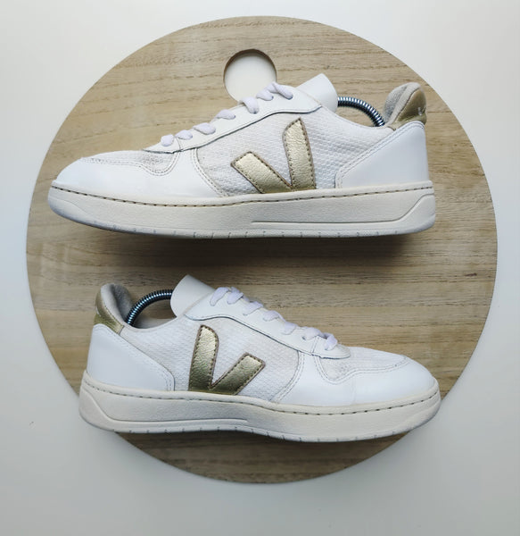 Veja V-10 White/Gold T.38