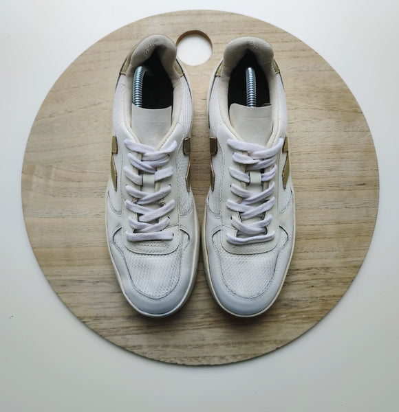 Veja V-10 White/Gold T.38