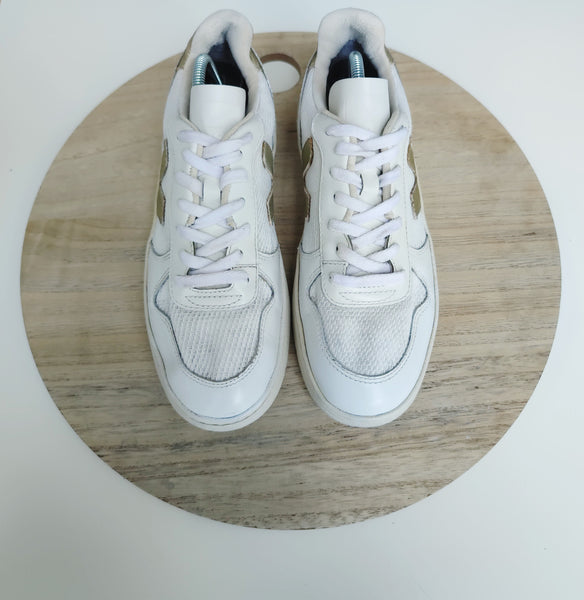 Veja V-10 White/Gold T.38