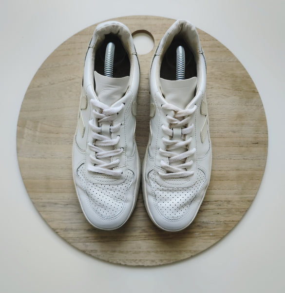 Veja V-10 White T.39