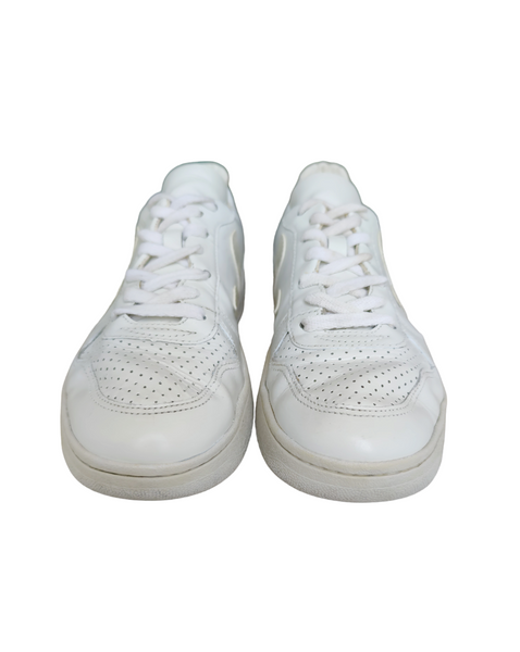 Veja V-10 White T.39