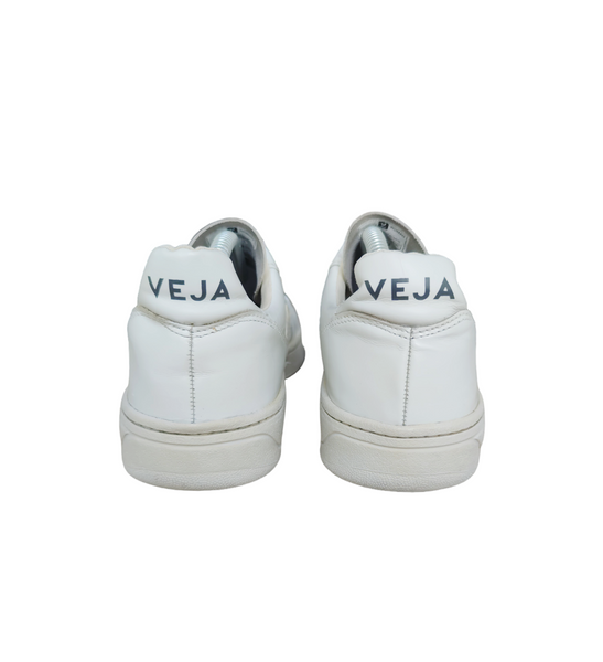 Veja V-10 White T.39