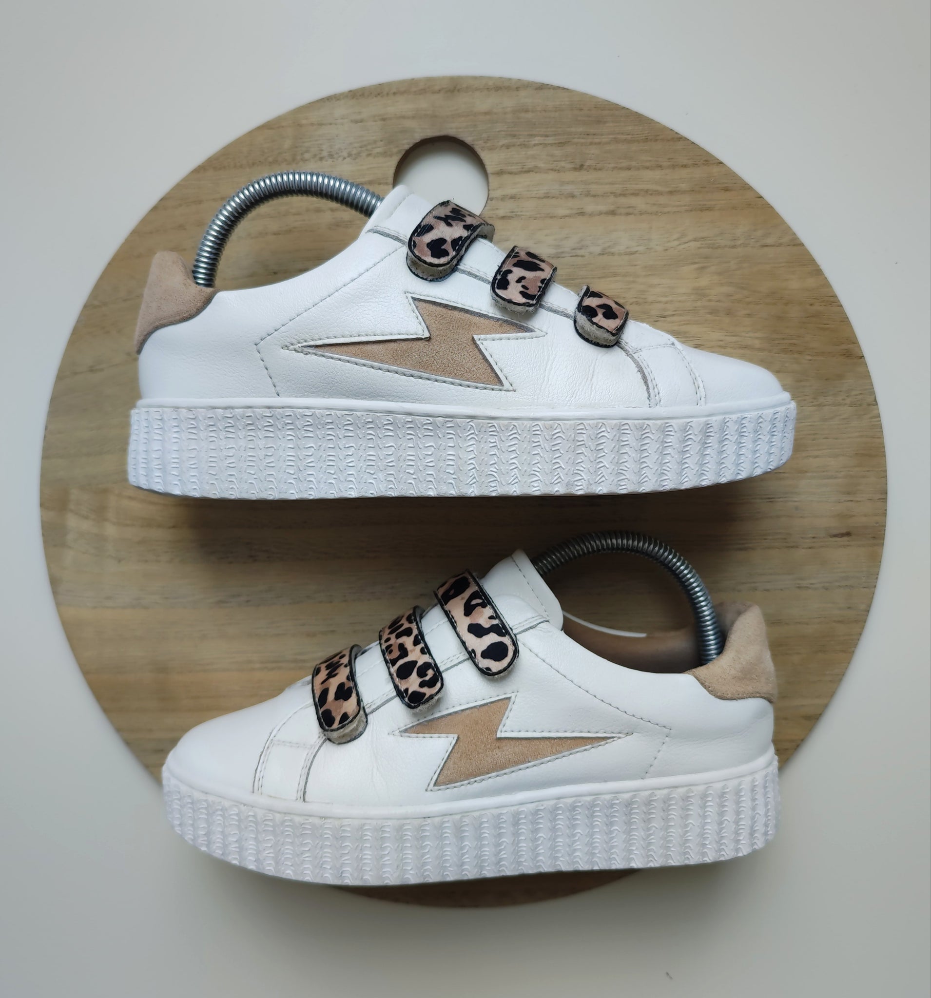 Vanessa Wu Eclair Blanche, Beige et Leopard à scratch T.38