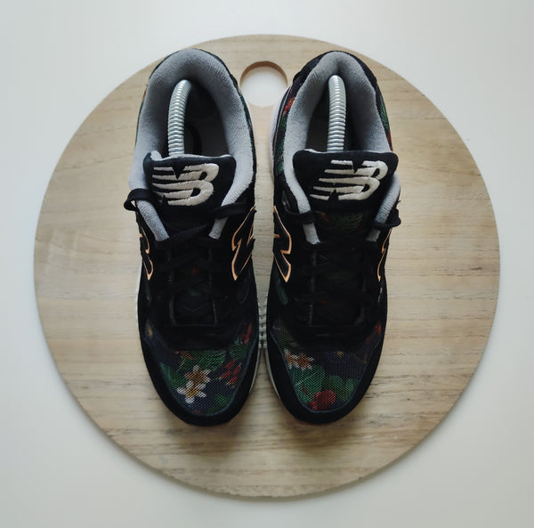 New Balance 530 Floral Black/Steel/Cosmic Coral T.39
