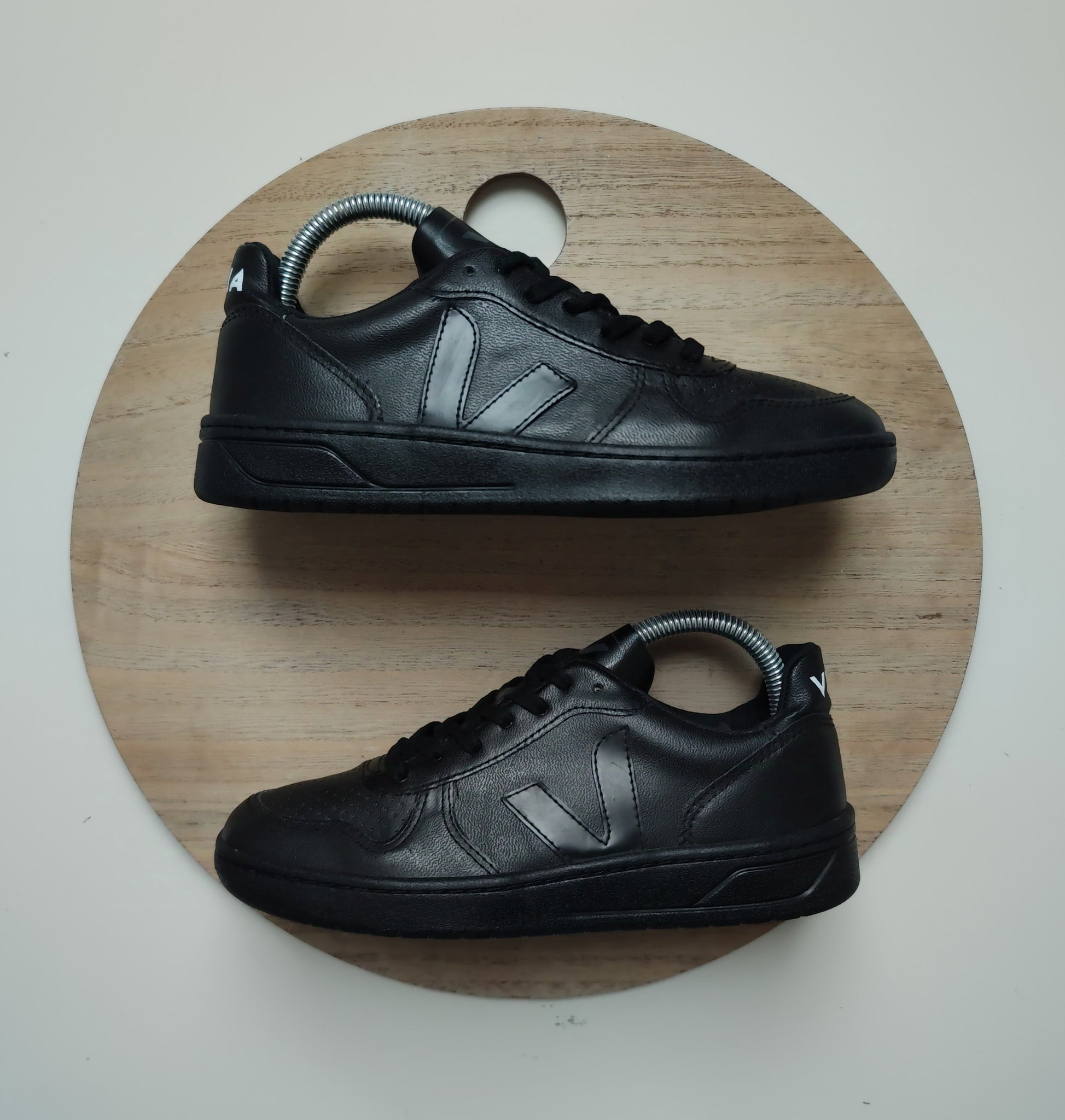 Veja V-10 Full Black T.37
