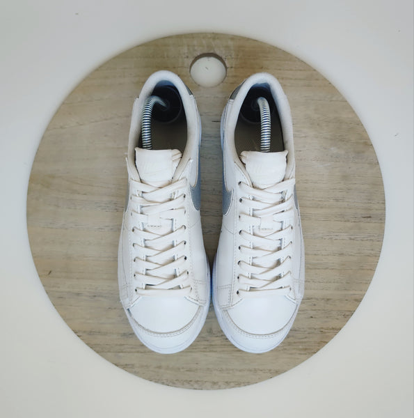 Nike Blazer Low Platform Summit White/Metallic Silver T.37.5