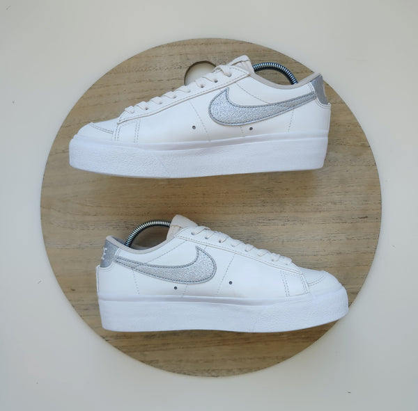 Nike Blazer Low Platform Summit White/Metallic Silver T.37.5